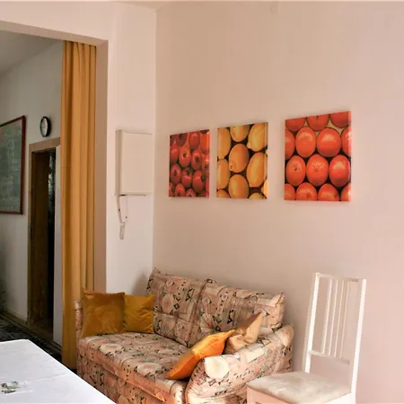 Kleiner Herrenhof * فورمز