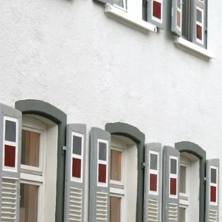 Kleiner Herrenhof * فورمز